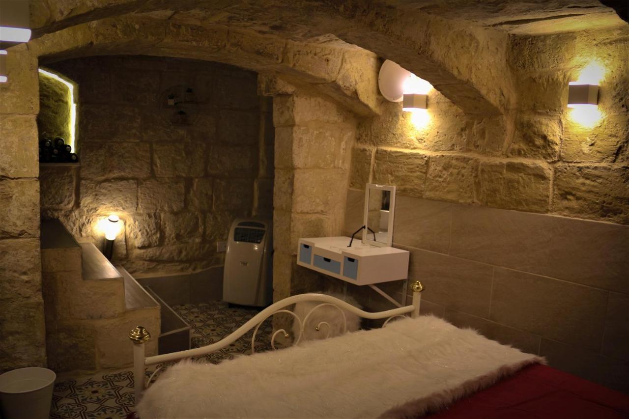 Malta'S Naughtiest Cabaret Apartment Il-Furjana Exterior photo