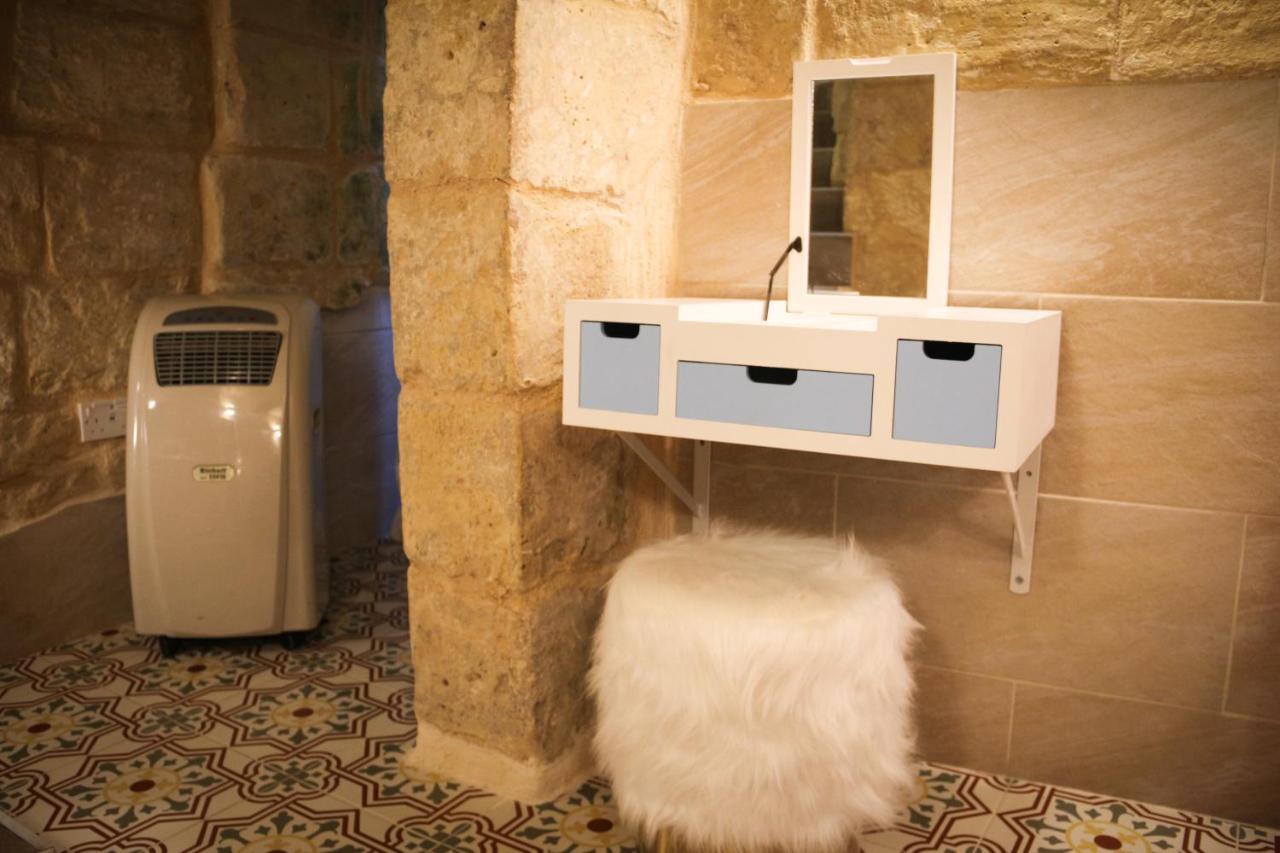 Malta'S Naughtiest Cabaret Apartment Il-Furjana Exterior photo