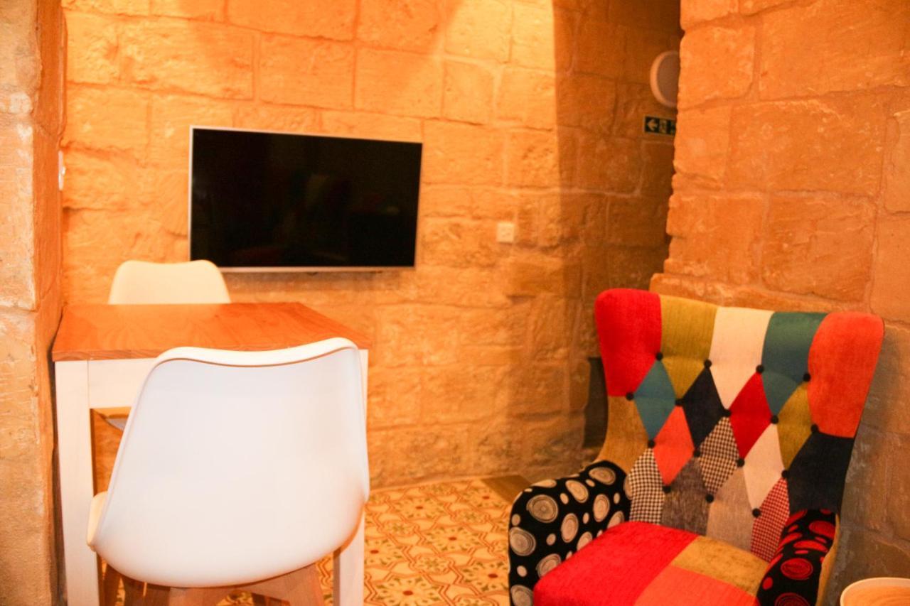 Malta'S Naughtiest Cabaret Apartment Il-Furjana Exterior photo