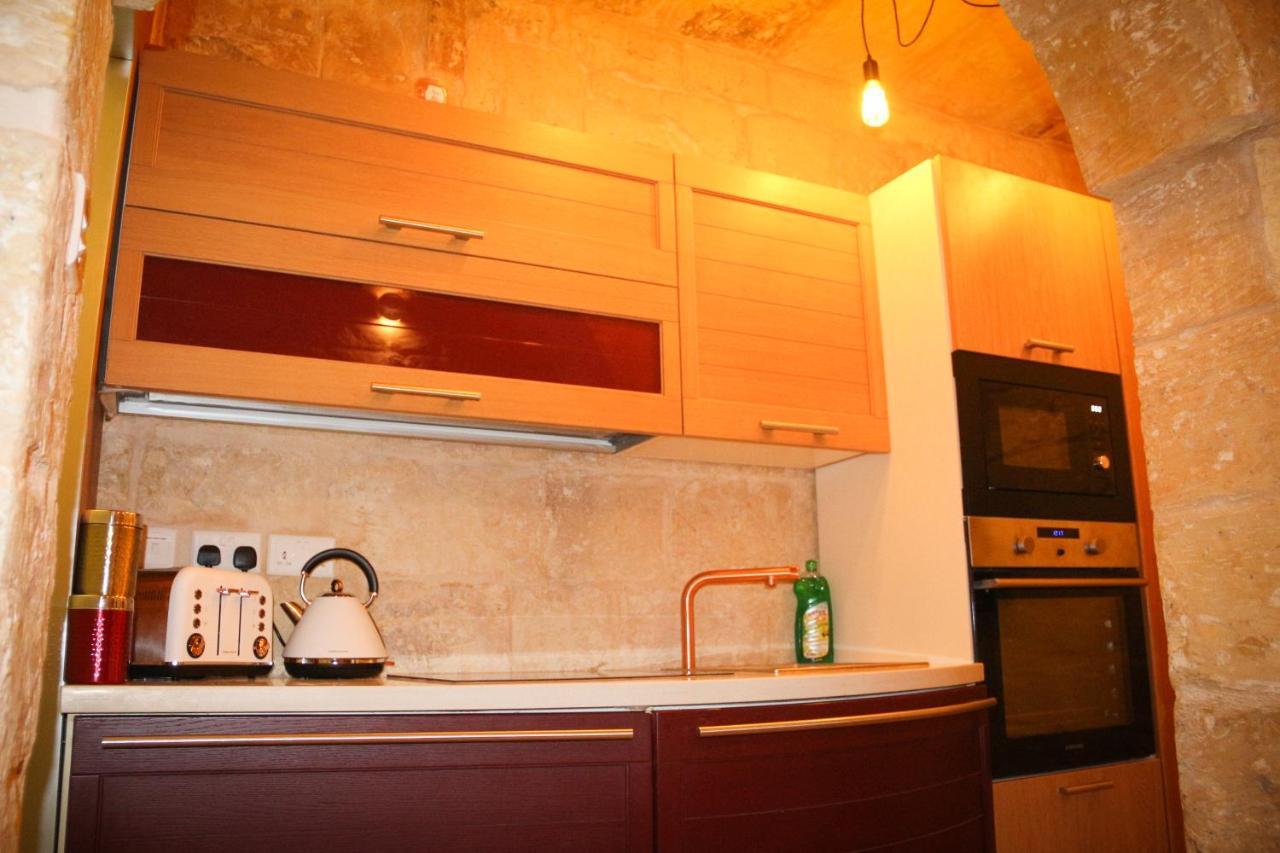 Malta'S Naughtiest Cabaret Apartment Il-Furjana Exterior photo