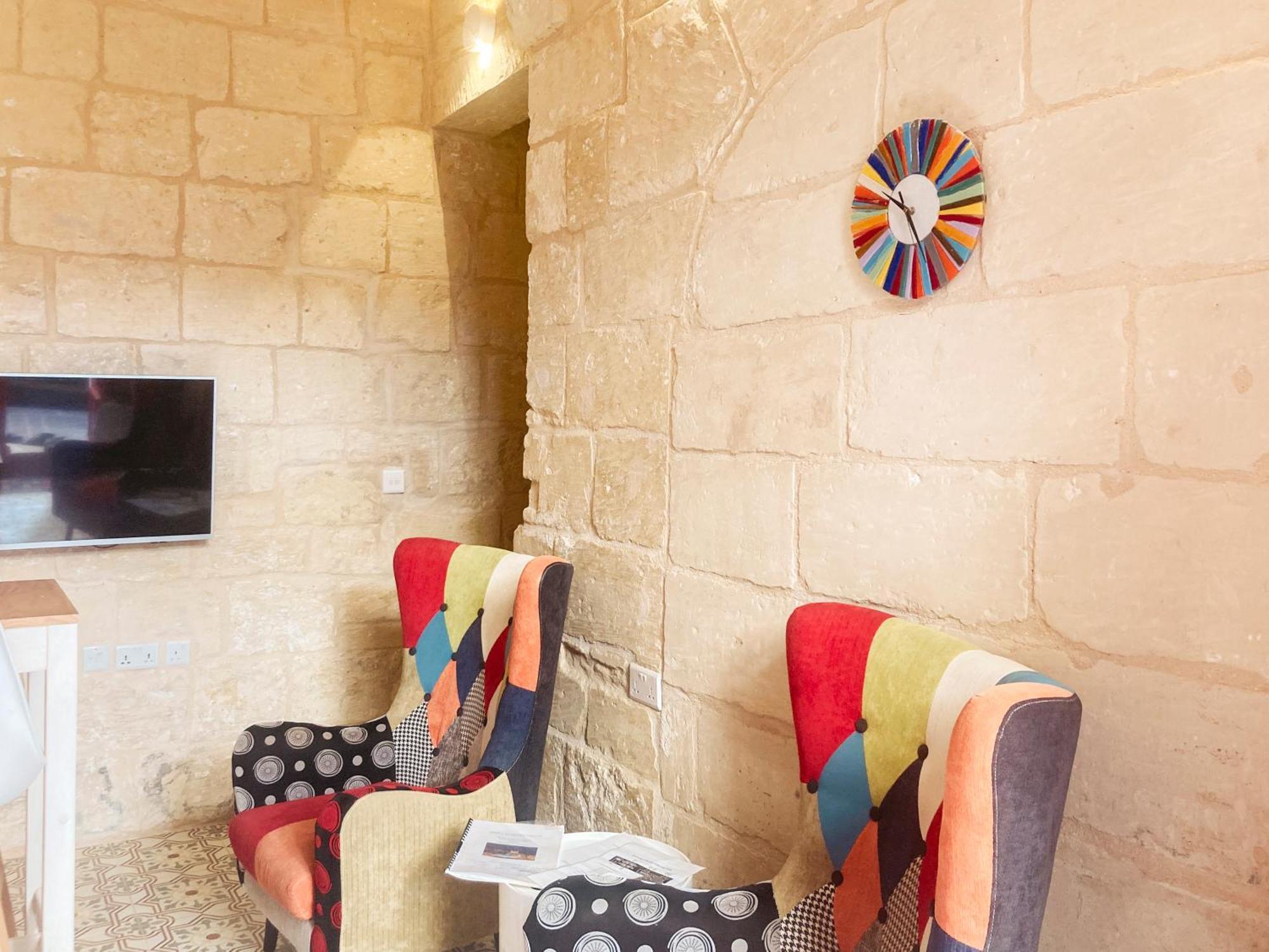 Malta'S Naughtiest Cabaret Apartment Il-Furjana Exterior photo