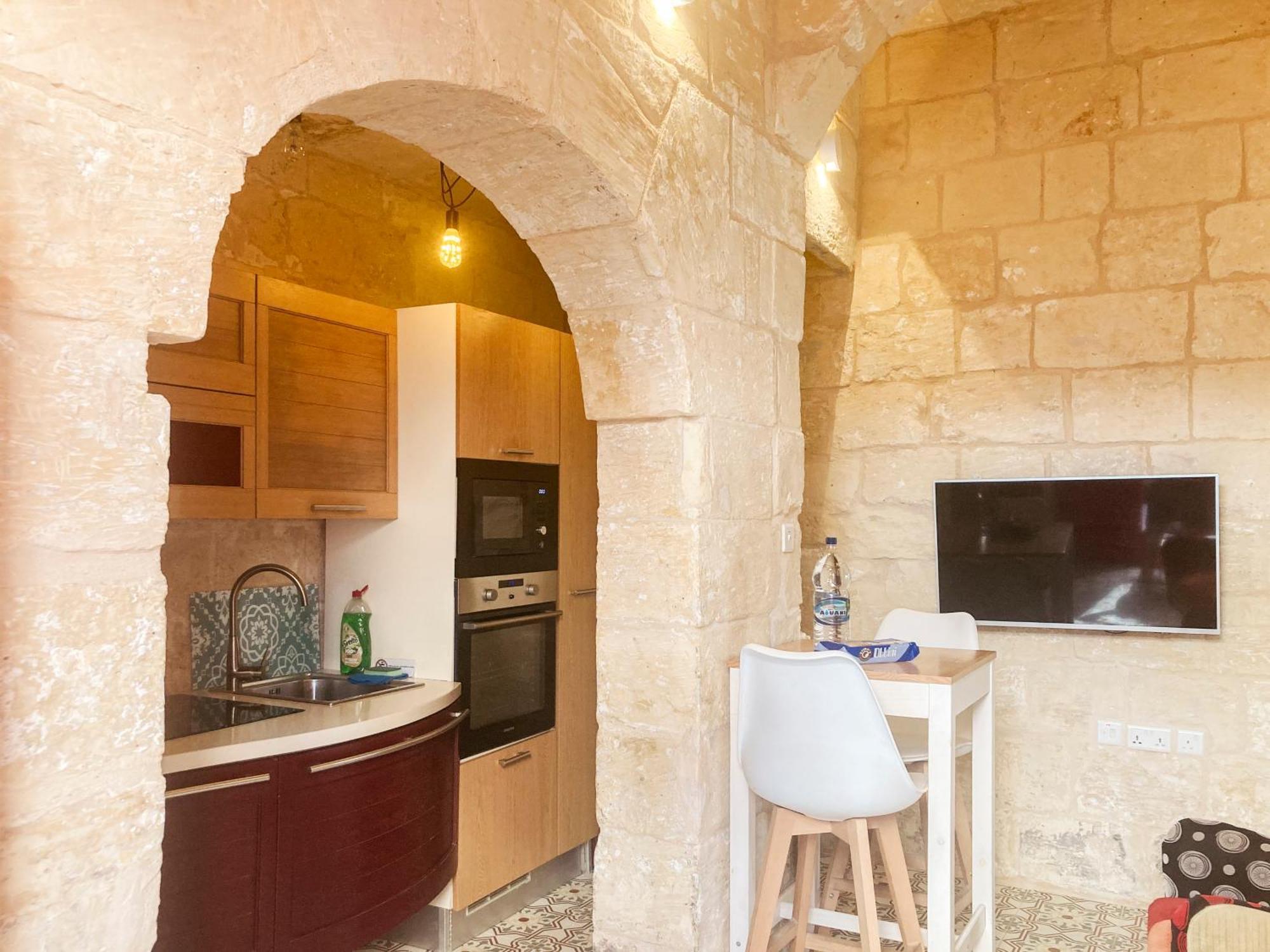 Malta'S Naughtiest Cabaret Apartment Il-Furjana Exterior photo