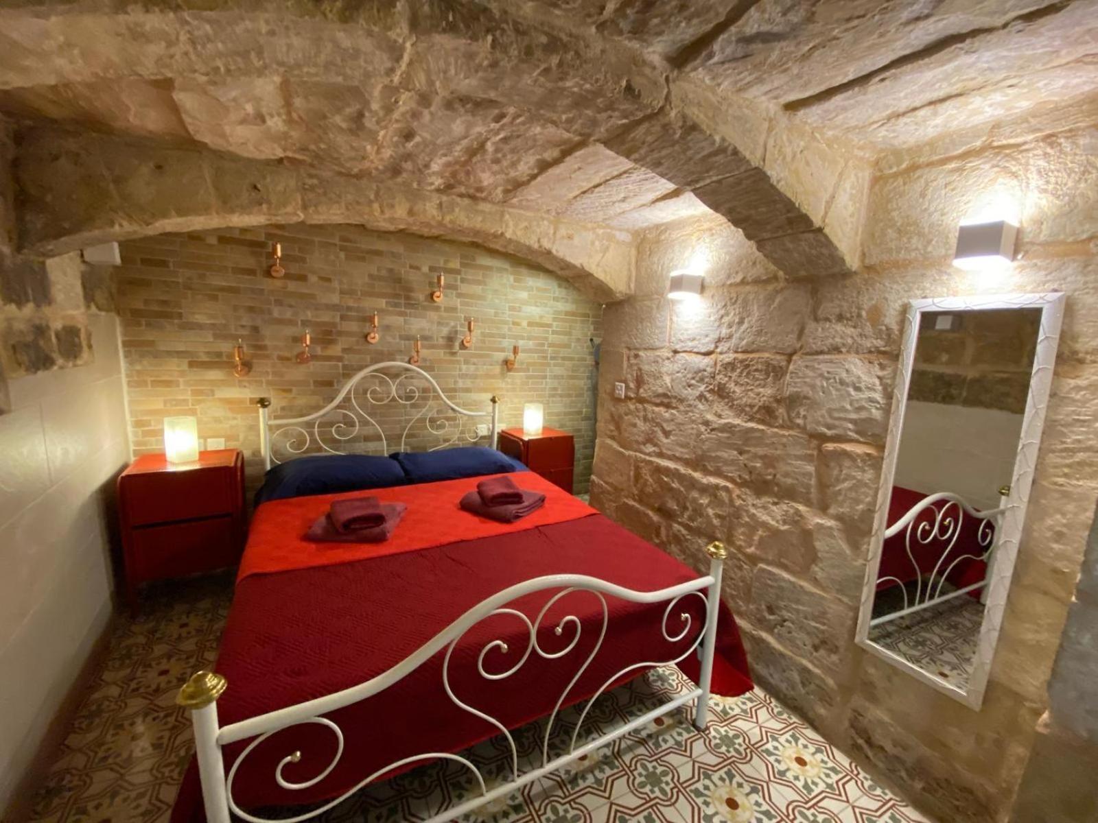 Malta'S Naughtiest Cabaret Apartment Il-Furjana Exterior photo
